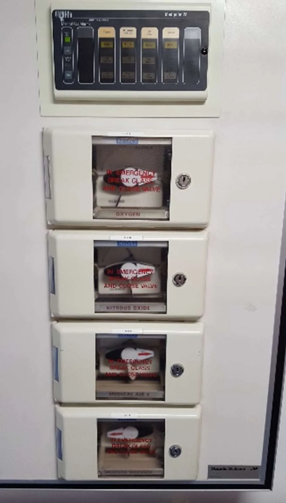 Gas alarm panel and area valve service units on a ward wall